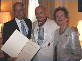 The President of Germany awards Delegation Knight Sir Sigmund Sternberg with one of Germany’s highest distinctions