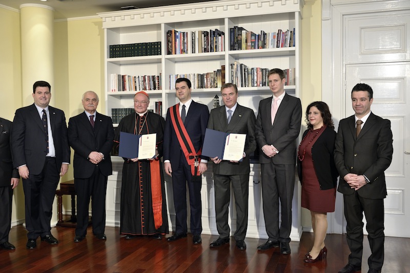 Mayor of Tirana awards the Freedom of the City of Tirana to the Duke of Castro and Cardinal Martino