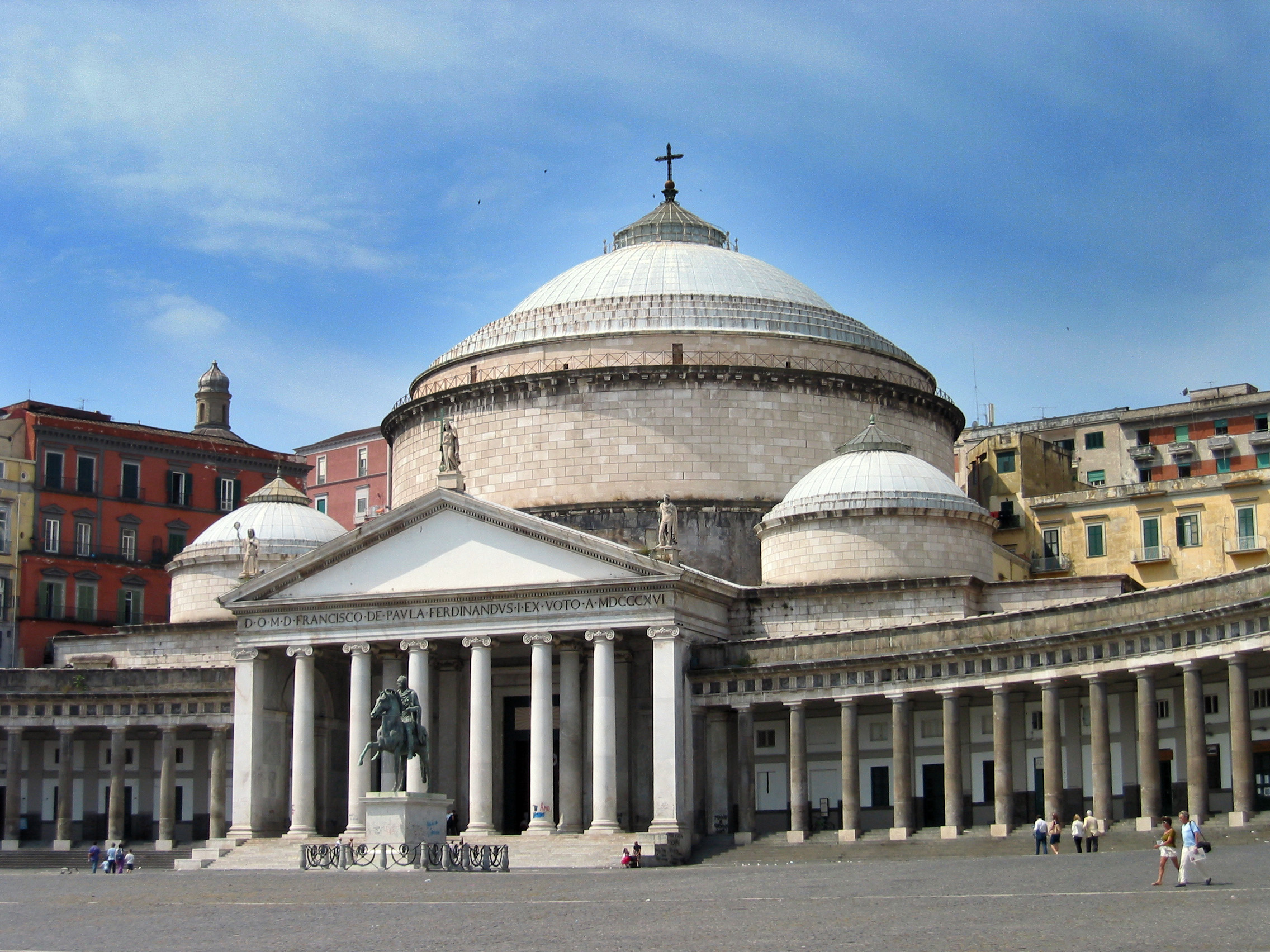 Basilica-San-Francesco-di-Paola-in-piazza-del-Plebiscito